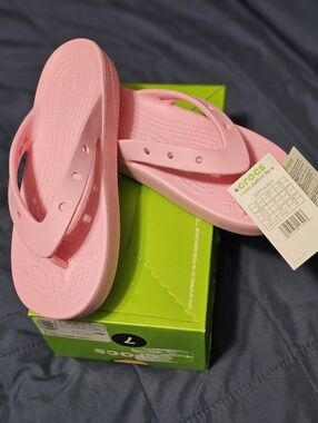 CROCS CLASSIC PLATFORM PINK FLIP FLOPS WOMEN'S SIZE 7